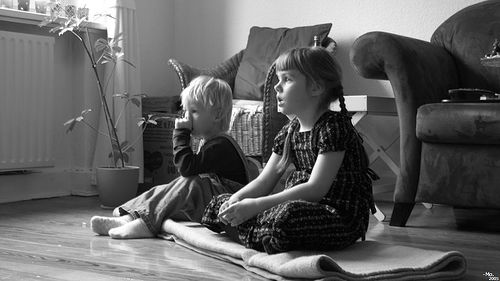 kids-watching-tv