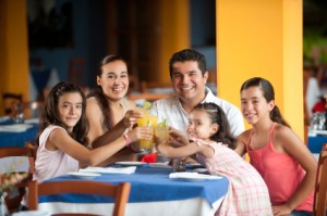 The Mom Crowd » Eating Out at Restaurants on a Family Budget